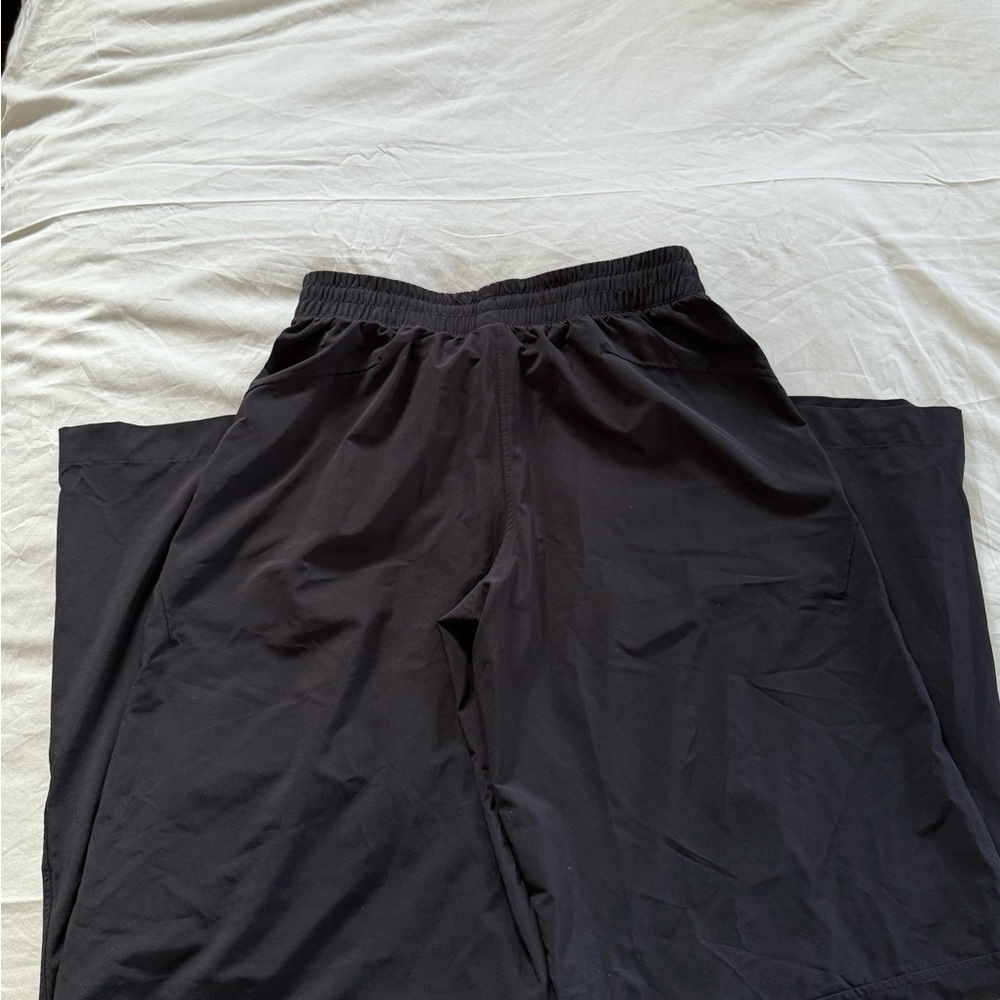 LULULEMON Size 6 “Swift Mid-rise Wide-leg Pant”. Black.